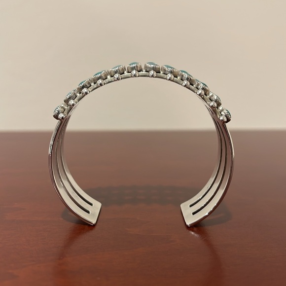 Beautiful Vintage Sterling Silver and Green Opaque Stone Cuff Bracelet - Picture 7 of 10